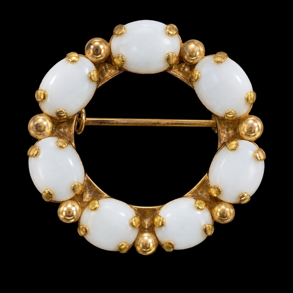 Vtg Milk Glass Wreath Brooch White Gold Tone Round Circle Pin 1"